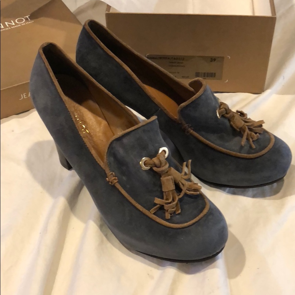 NWB Italian blue suede pumps by Jeannot